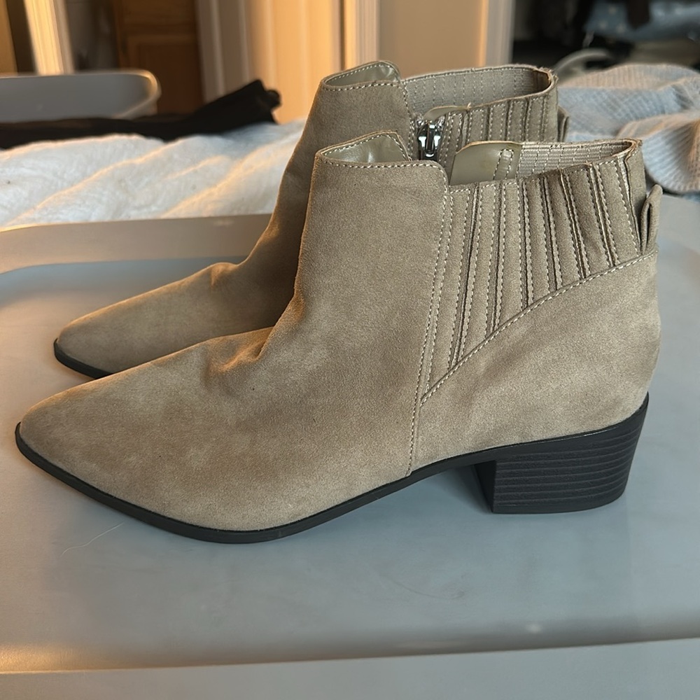 NWOT tan ankle booties